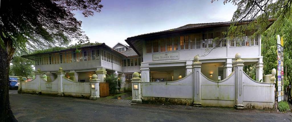 ホテル ニームラナーズ タワー ハウス Kochi エクステリア 写真
